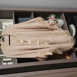 Beautuful poncho with sleeves